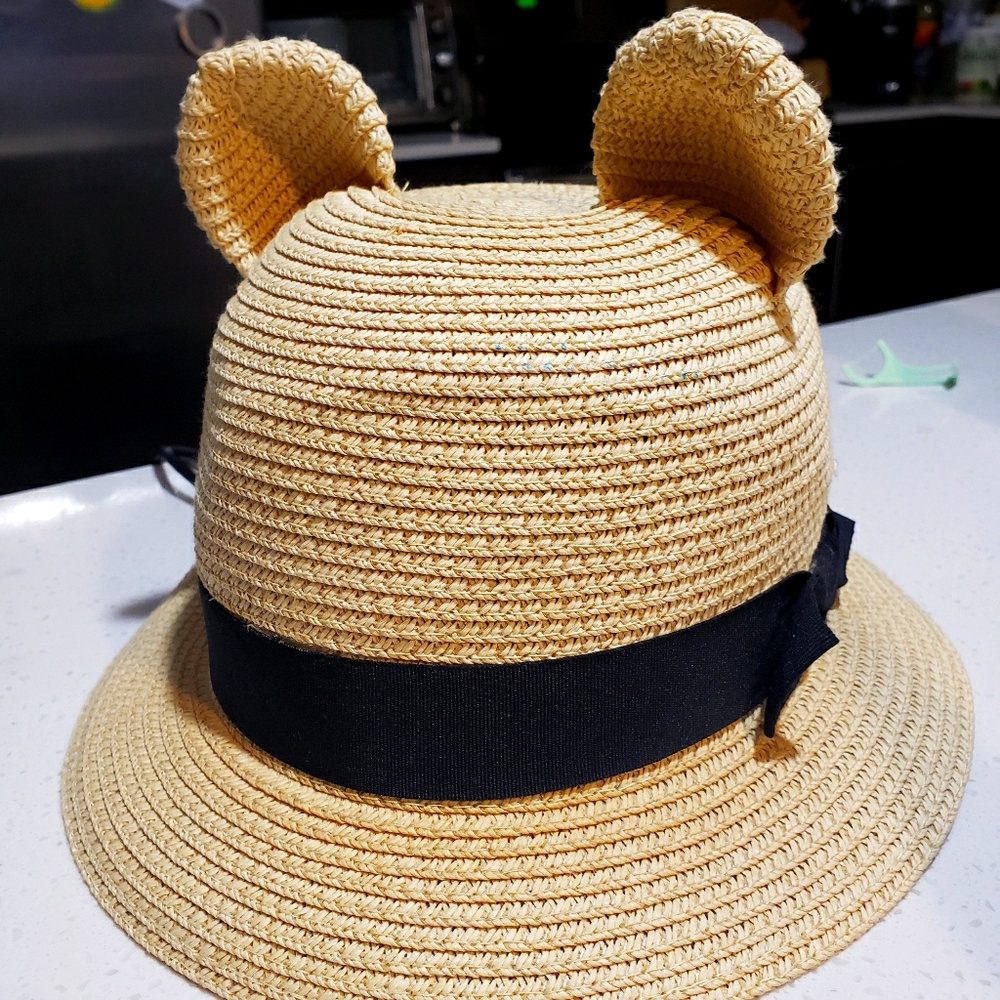 Adorable straw hat with ears